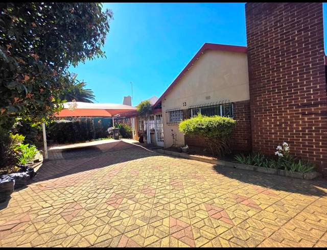 3 BEDROOM HOUSE FOR SALE IN WOODMERE